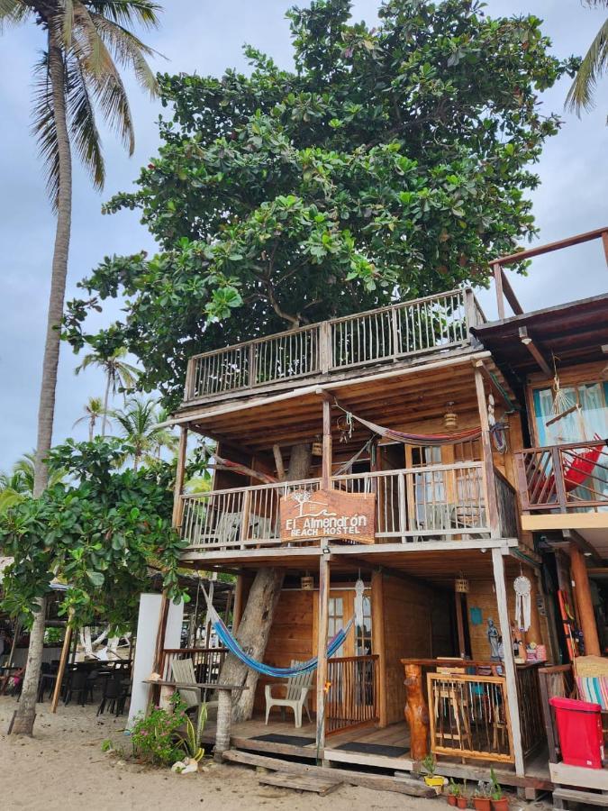 El Almendron Beach Hostel Guachaca ภายนอก รูปภาพ